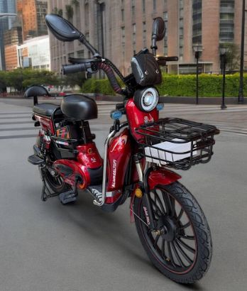 صورة دراجة كهربائية 60 فولت بمقعدين وسلة أمامية من الوكيل تويز بكفرات مقاس 20